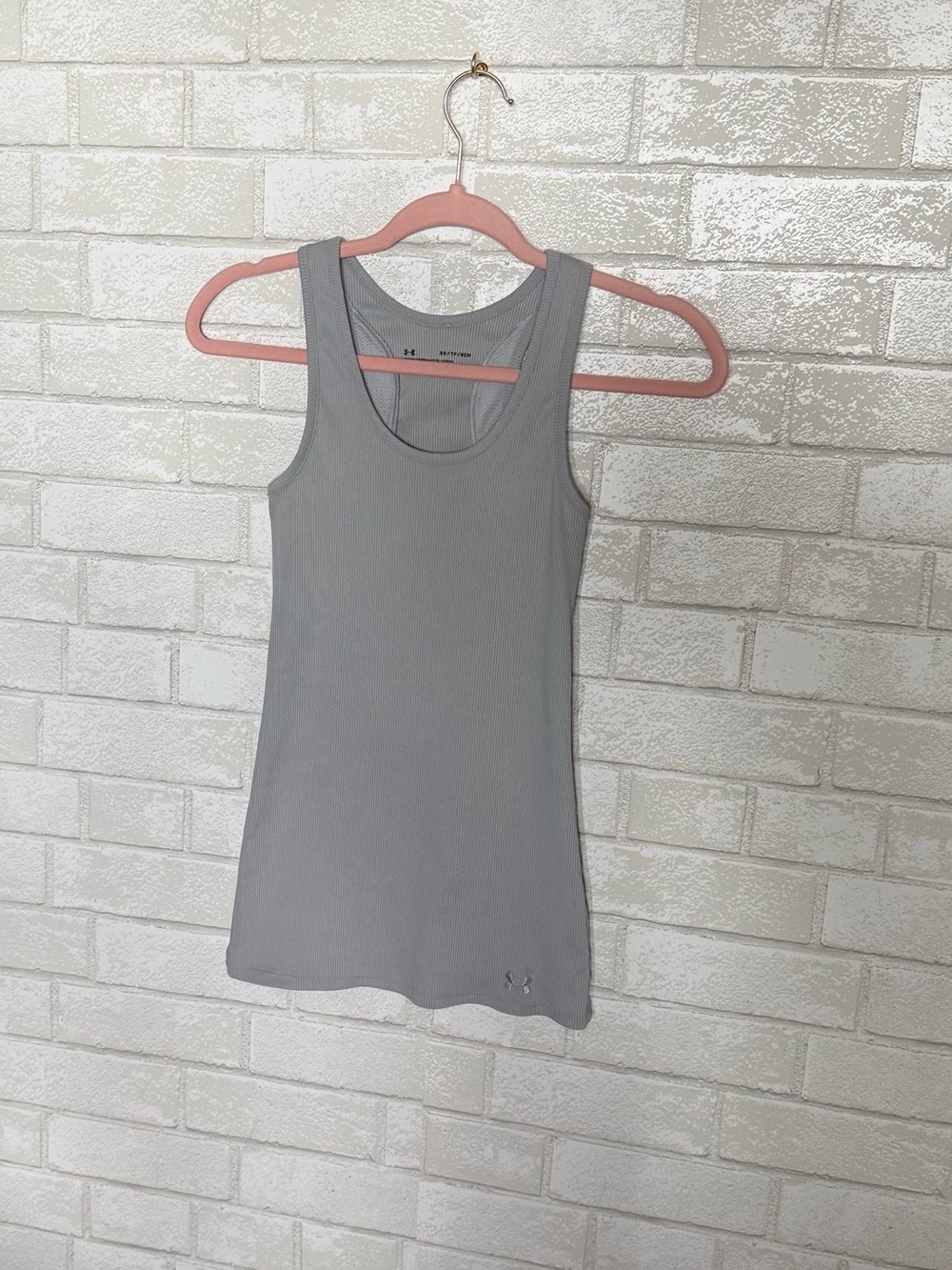 🏃‍♀️🏓🛼🌸👟☀️🥥
Under Armour Women's Grey Ribbed Tank Top